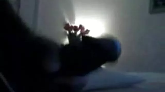 La mujer morena le pajea la polla a su amado marido en una señoras xxx mexicanas cámara amateur