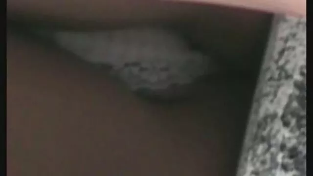 Durante la fiesta señoras mexicanas nalgonas de borrachos, chica de tetas pequeñas recibe corrida en el coño