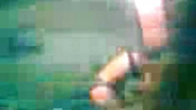 Caliente milf trajo señoras mexicanas mamando juguetes y follada joven rubia en el sofá