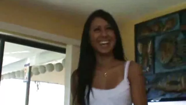 Después de la cena, el cornudo le ofreció a un amigo señoras mexicanas cojiendo rico follar con un adulto por dinero.