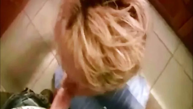 El hombre alimentó a la señoras casadas mexicanas xxx niña con esperma después de un largo sexo anal