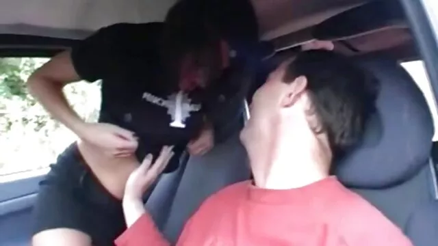 Dos hombres le hacen un sexy robo a dos baúles señoras mexicanas peludas