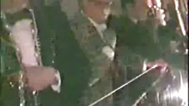 En su sillón rojo mexicanas señoras xxx favorito, le dio un golpe en el culo a un amigo con ordeños increíbles