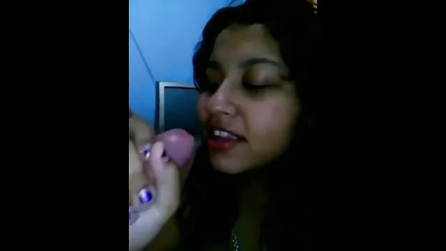 Chica hambrienta de sexo tiene orgasmos en la señoras mexicanas tetonas cama con su novio