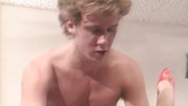 Orgasmo real y paja en la cocina de cerca de una joven señoras mexicanas cachondas rubia