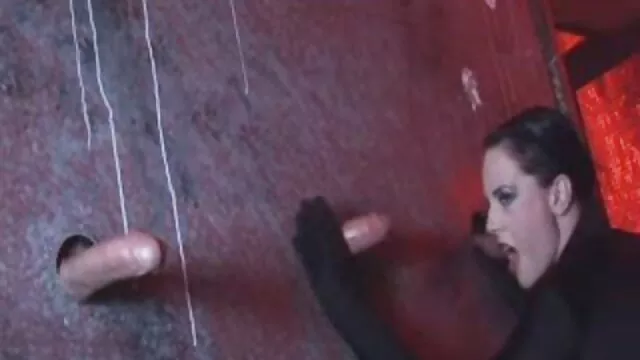 Juego fetiche en el baño por dos lesbianas traviesas en señoras mexicanas cogelonas el baño