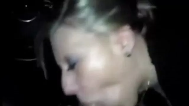 Rubia se señoras mexicanas cojiendo rico masturba y escucha musica