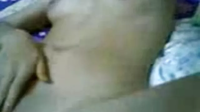 Amigo mete un pene en un condón en la vagina de señoras maduras mexicanas calientes una mujer rusa