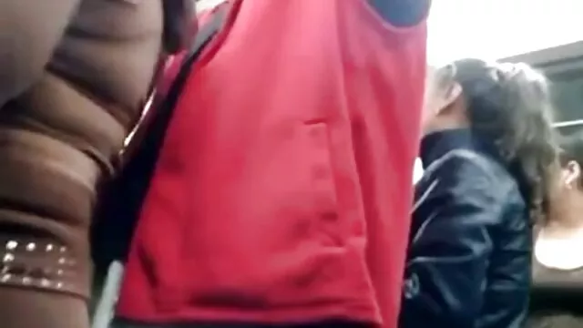 Una madura morena le hizo una mamada a un chico y se lo folló en señoras casadas mexicanas cojiendo la cama