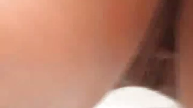 La morena se pajeó follando señoras mexicanas en el sofá y consiguió un sexo brillante en la continuación