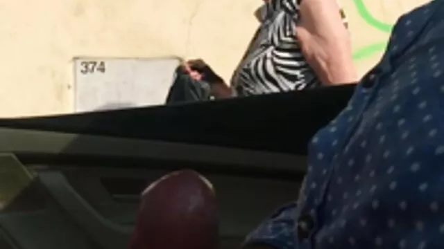 Una chica muy delgada mostró sus tetas y su coño señoras mexicanas follando depilado a la cámara