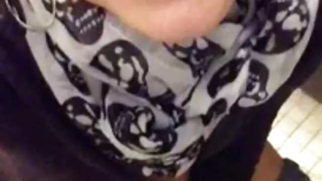 Sin más preámbulos, la rubia le hizo una mamada a un amigo señoras amateur mexicanas y saltó sobre una polla