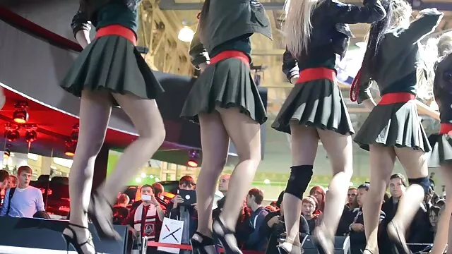 El chico espió accidentalmente a dos señoras culonas mexicanas cojiendo lesbianas y participó en sexo grupal en casa