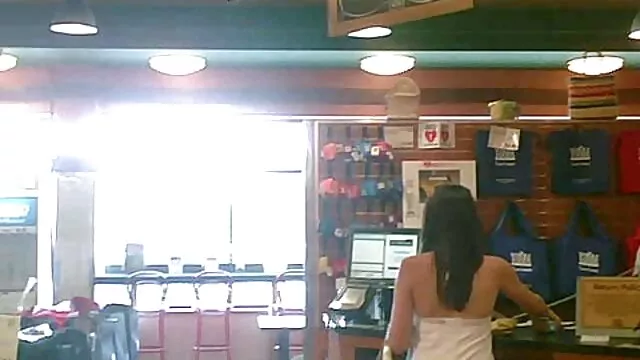 Dos pintores premiaron al cliente con videos de señoras mexicanas cojiendo sexo grupal en el balcón