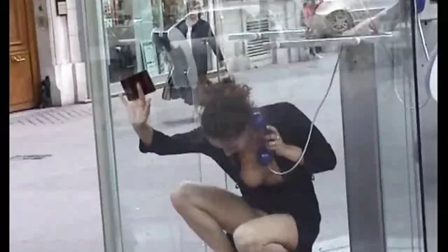 Una chica con experiencia en cogiendo con señoras mexicanas el sexo le enseñó un par de lecciones a un chico modesto